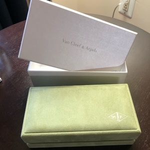 Van Cleef & Arpels Bracelet designer box